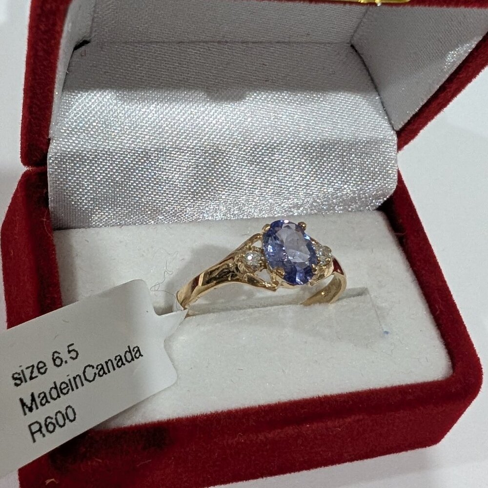 Brand New 10K Yellow Tanzanite & Diamond Ring For Sale